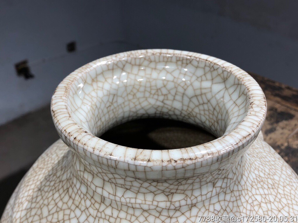 【白釉开片大罐】