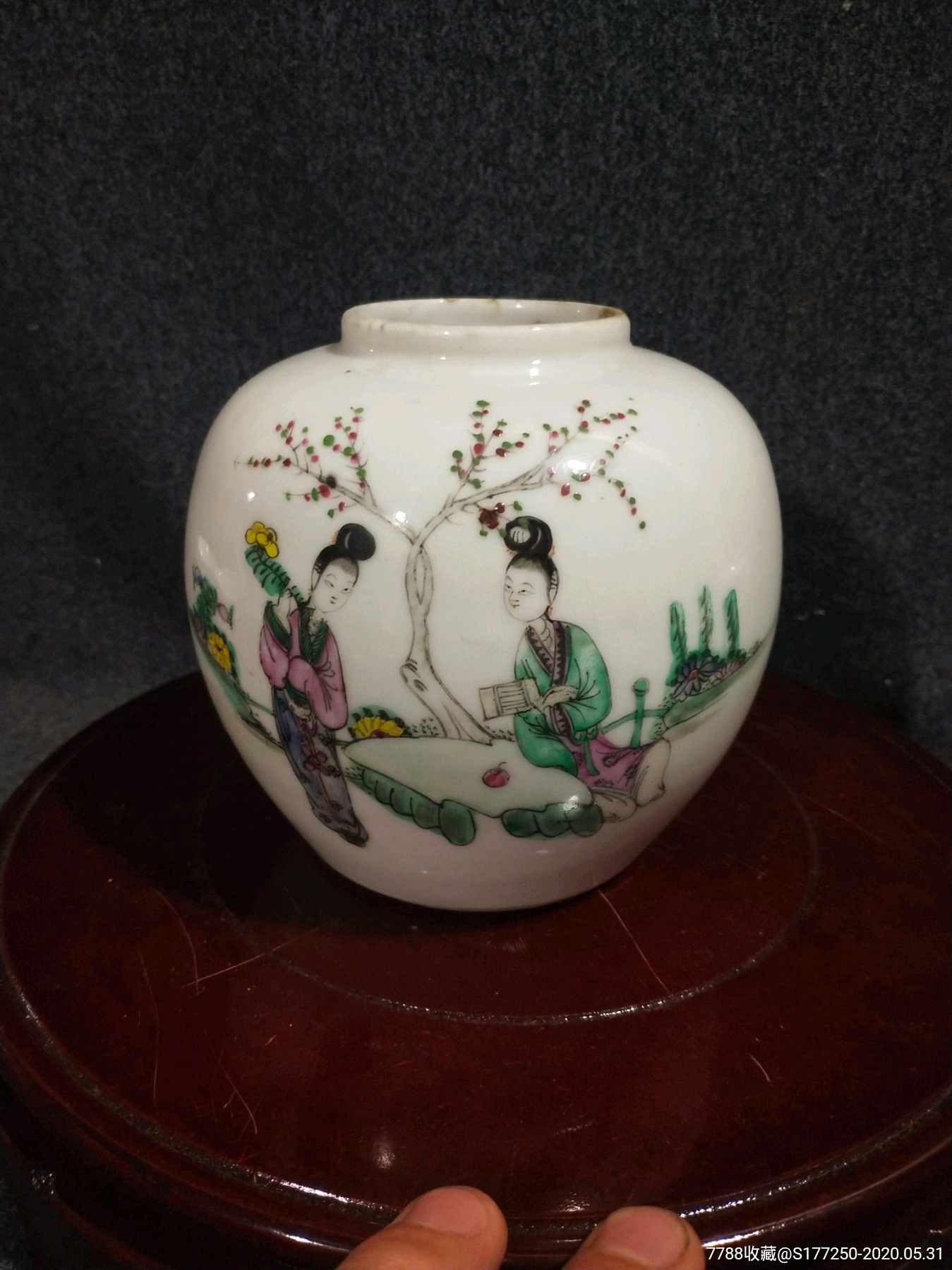 民国粉彩桃花美女罐口有点伤如图