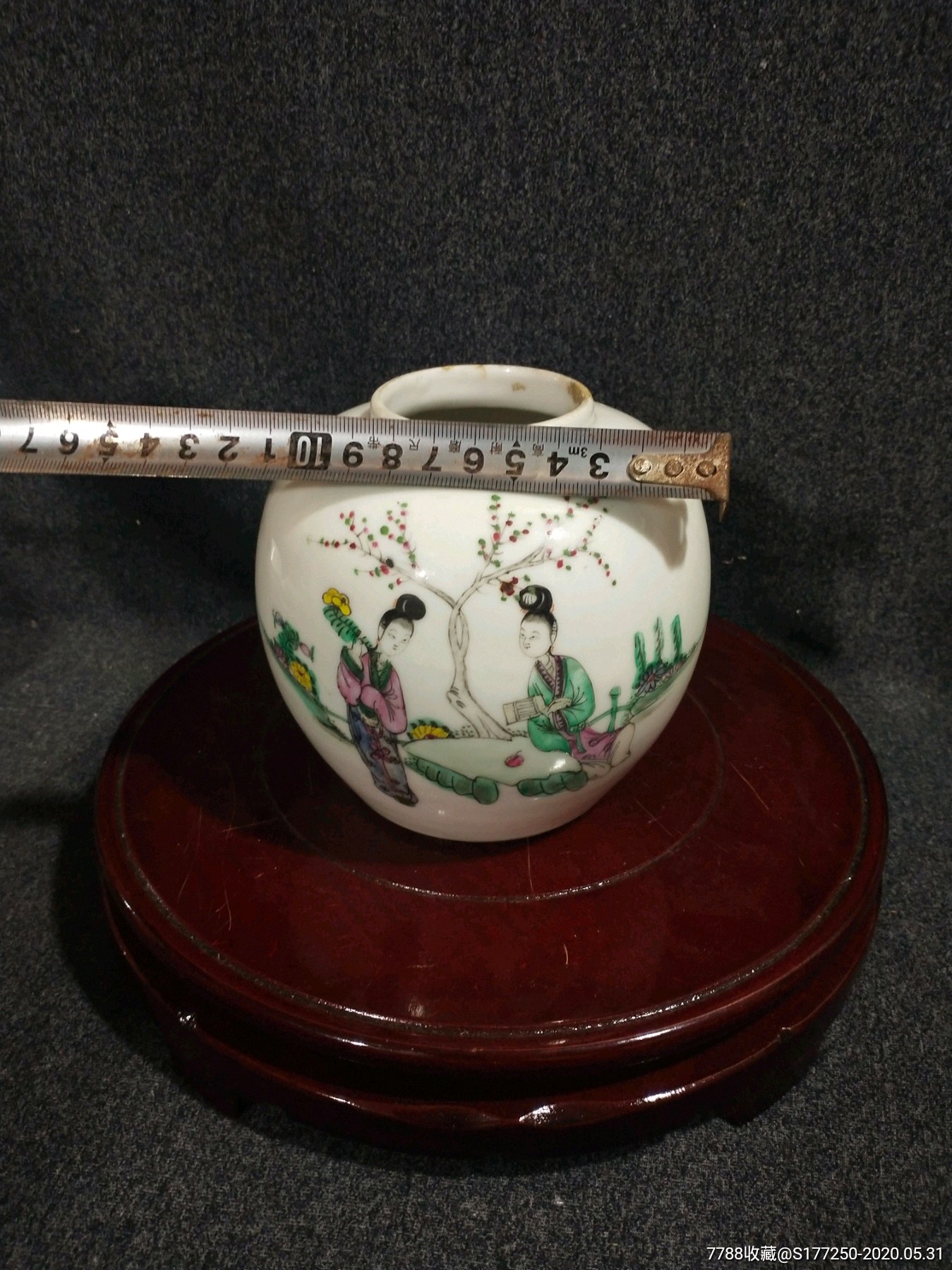 民国粉彩桃花美女罐口有点伤如图