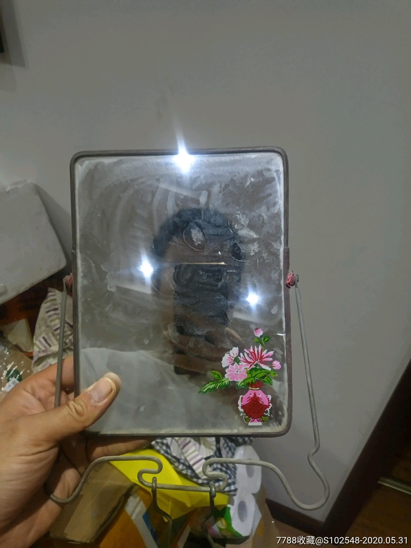 老镜子一个