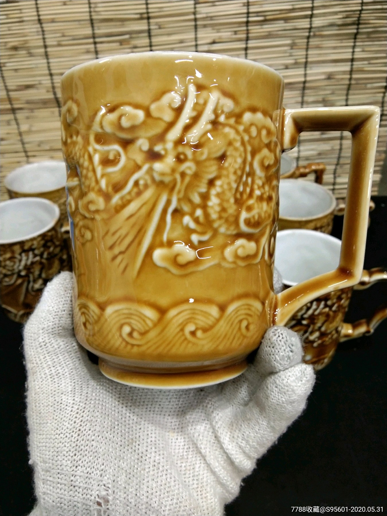 唐山瓷浮雕龙茶杯