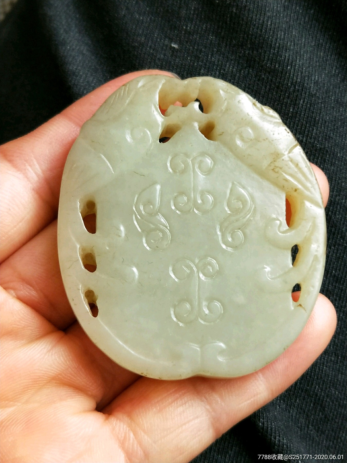 清代和田玉凤纹玉佩