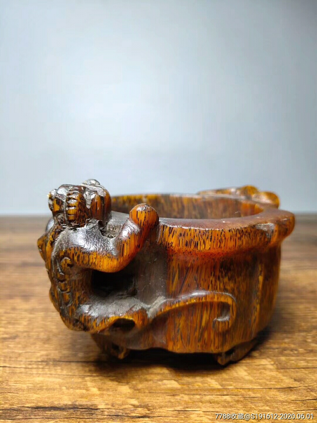 旧藏老牛角雕刻双耳貔貅香炉摆件