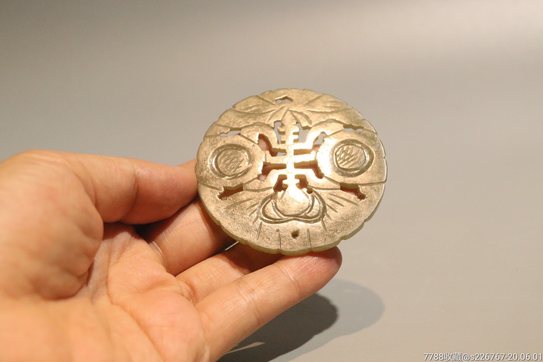 清代和田玉蝙蝠求寿牌子挂件