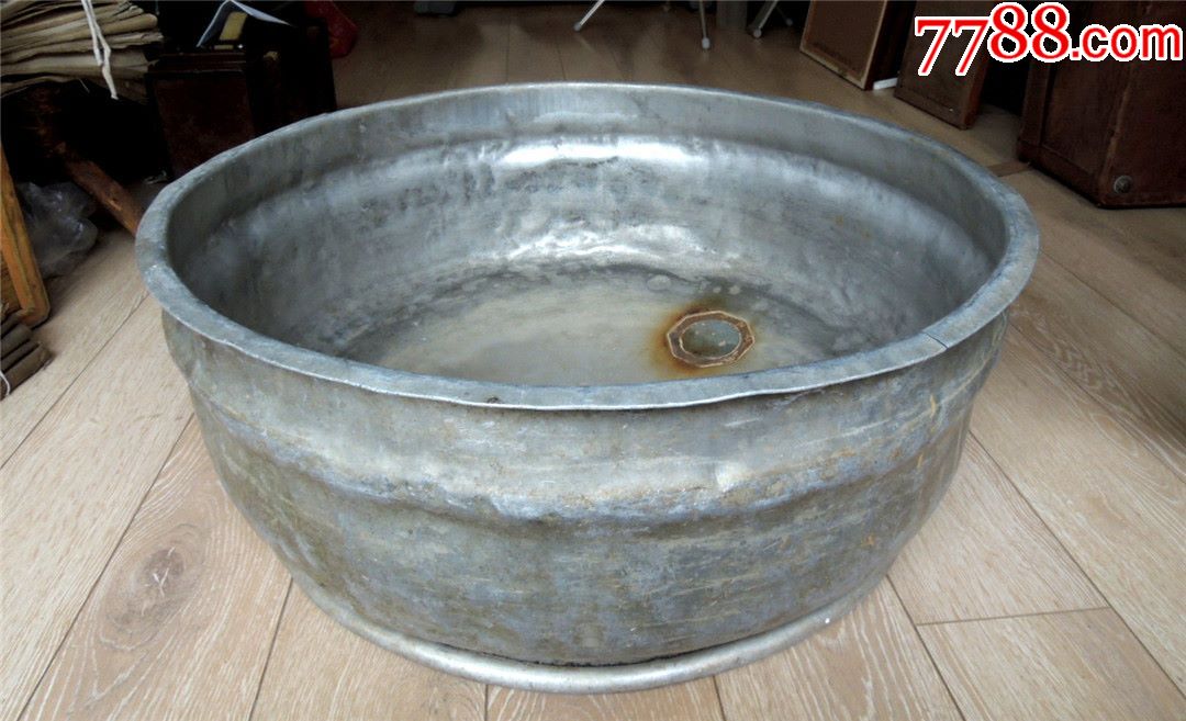 抗战收藏2006民国美军飞虎队遗留飞机铝油桶改制的特大澡盆60cm33kg