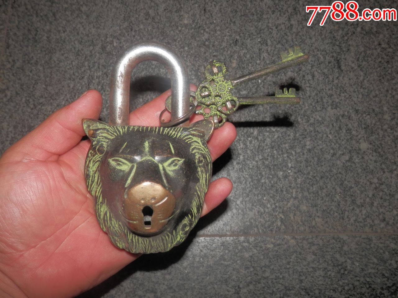 铜狮子头锁,图货一致不接受退换,如能接受再购买,超低价交友,不讲价