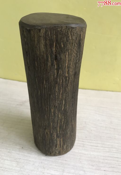 沉香原木一个,沉香木,原木,重622克左右,长18.3cm直径7.5cm左右,镇