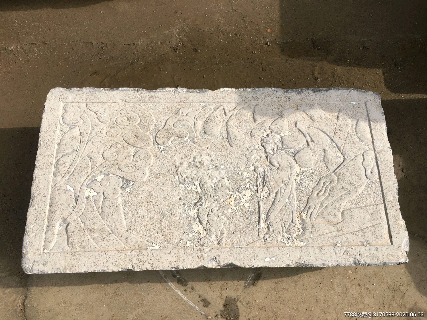 青石花板,雕刻浑然有力,皮壳老辣