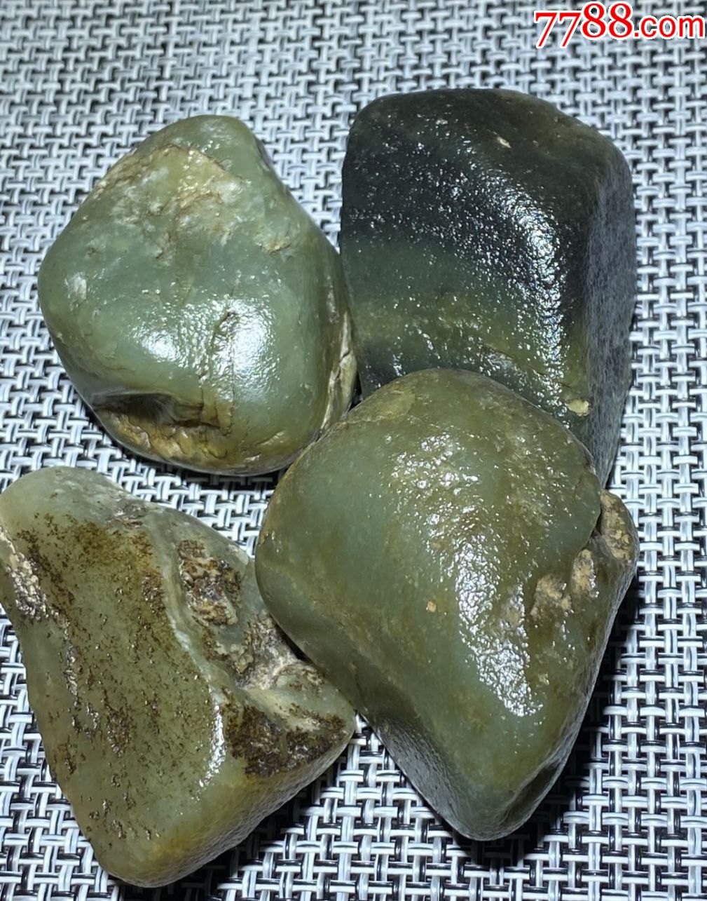 3957和田玉细肉旱籽戈壁料4个共248克