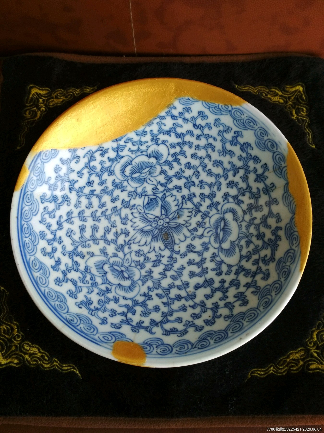 清中期青花铁线描缠枝牡丹花卉蝠纹高足供盘