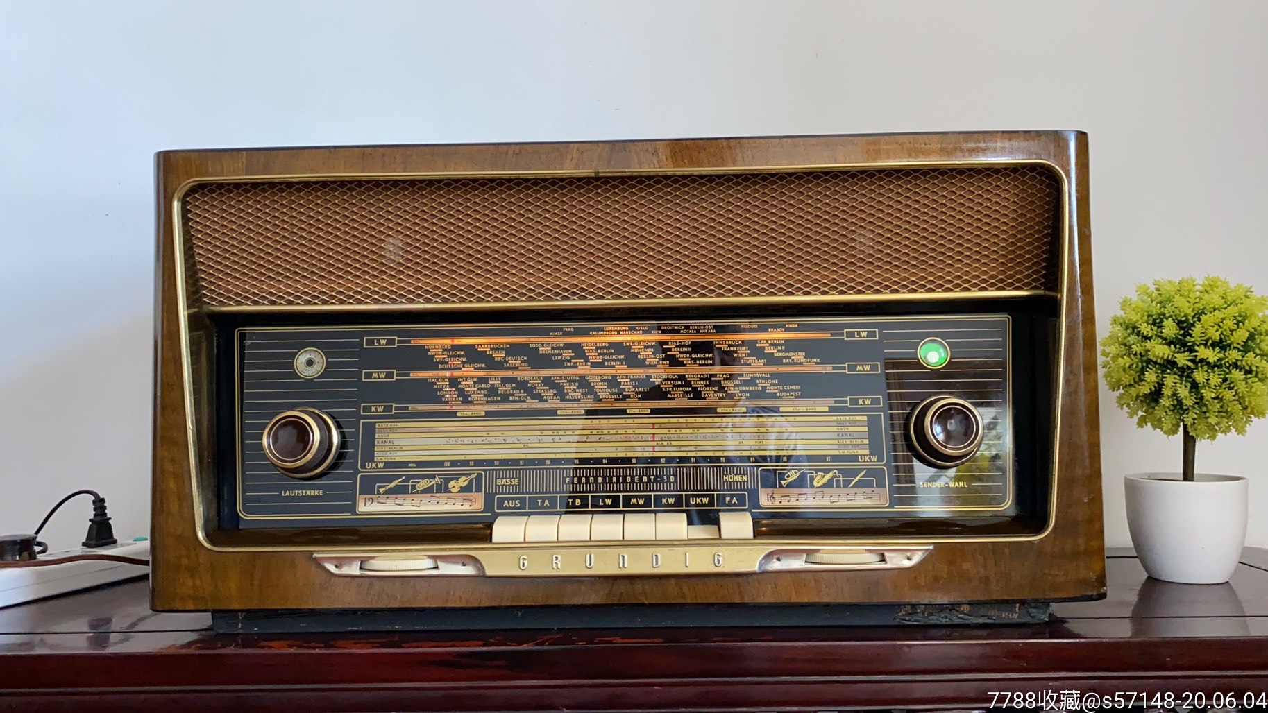 德国名机:根德grundig3090/56电子管收音机