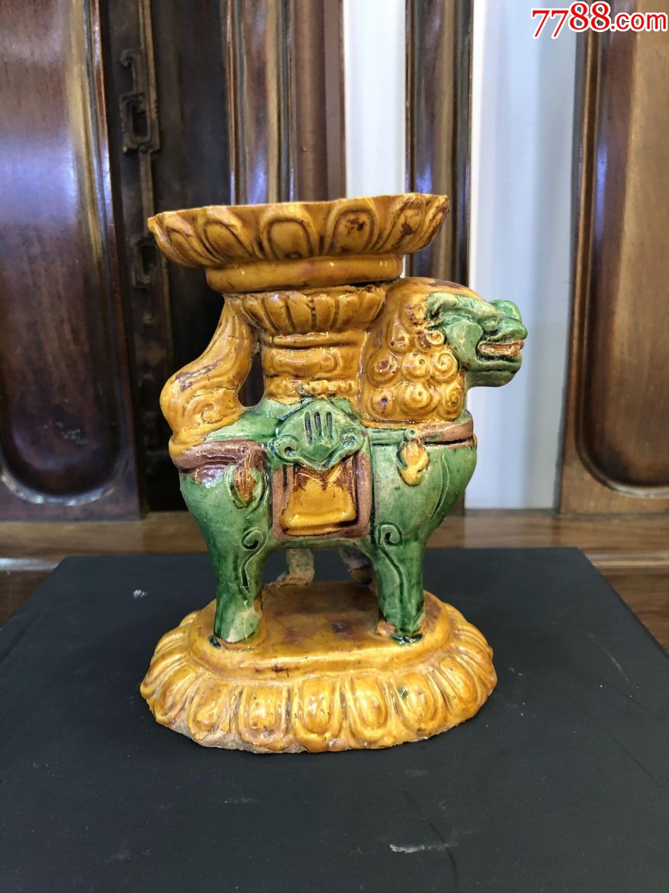 明代琉璃三彩兽型灯盏