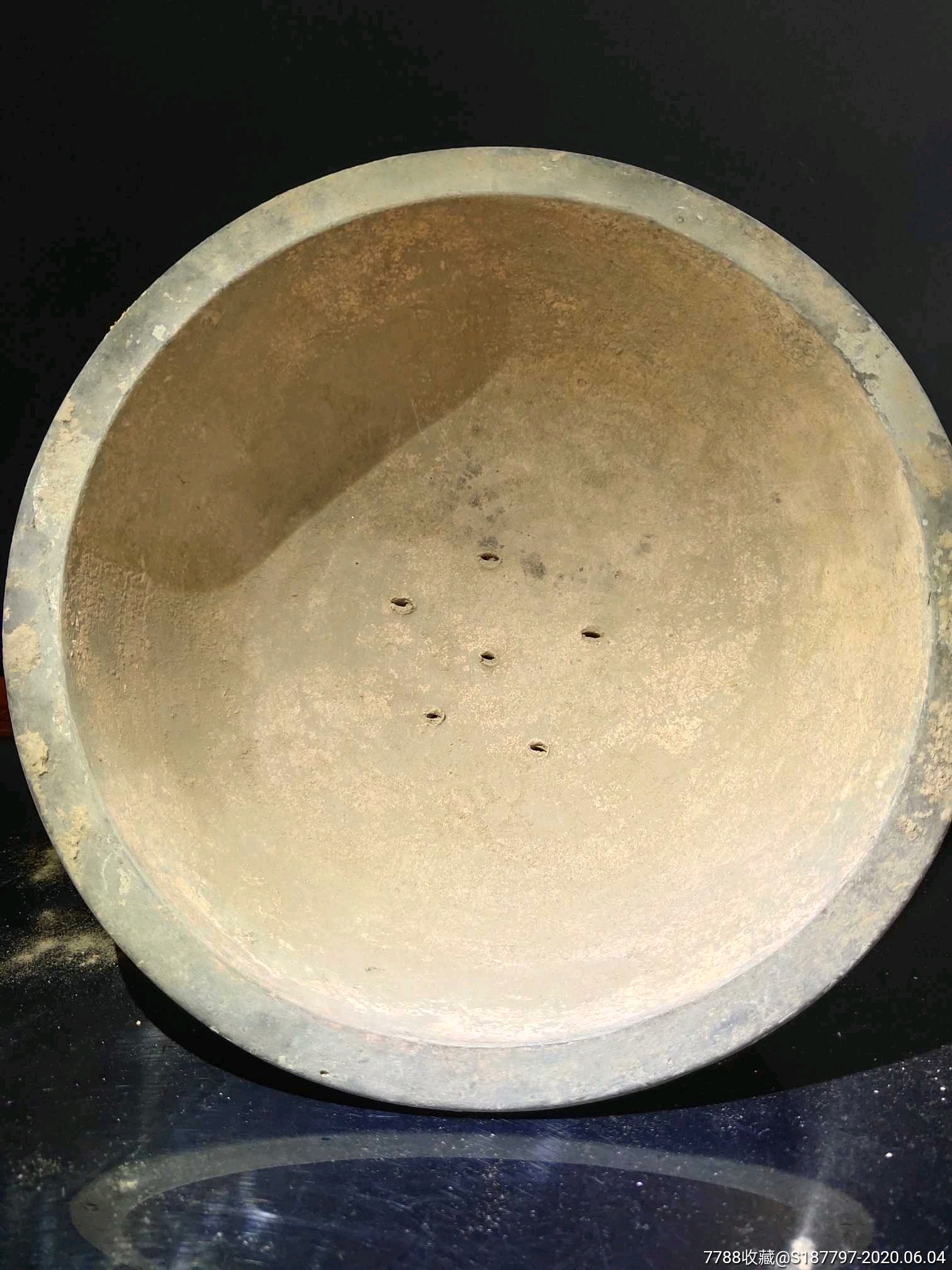 "汗"代三足彩绘陶甑