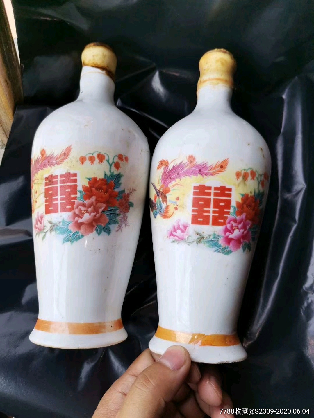 湖北江陵县喜字老酒瓶有酒一对,100元