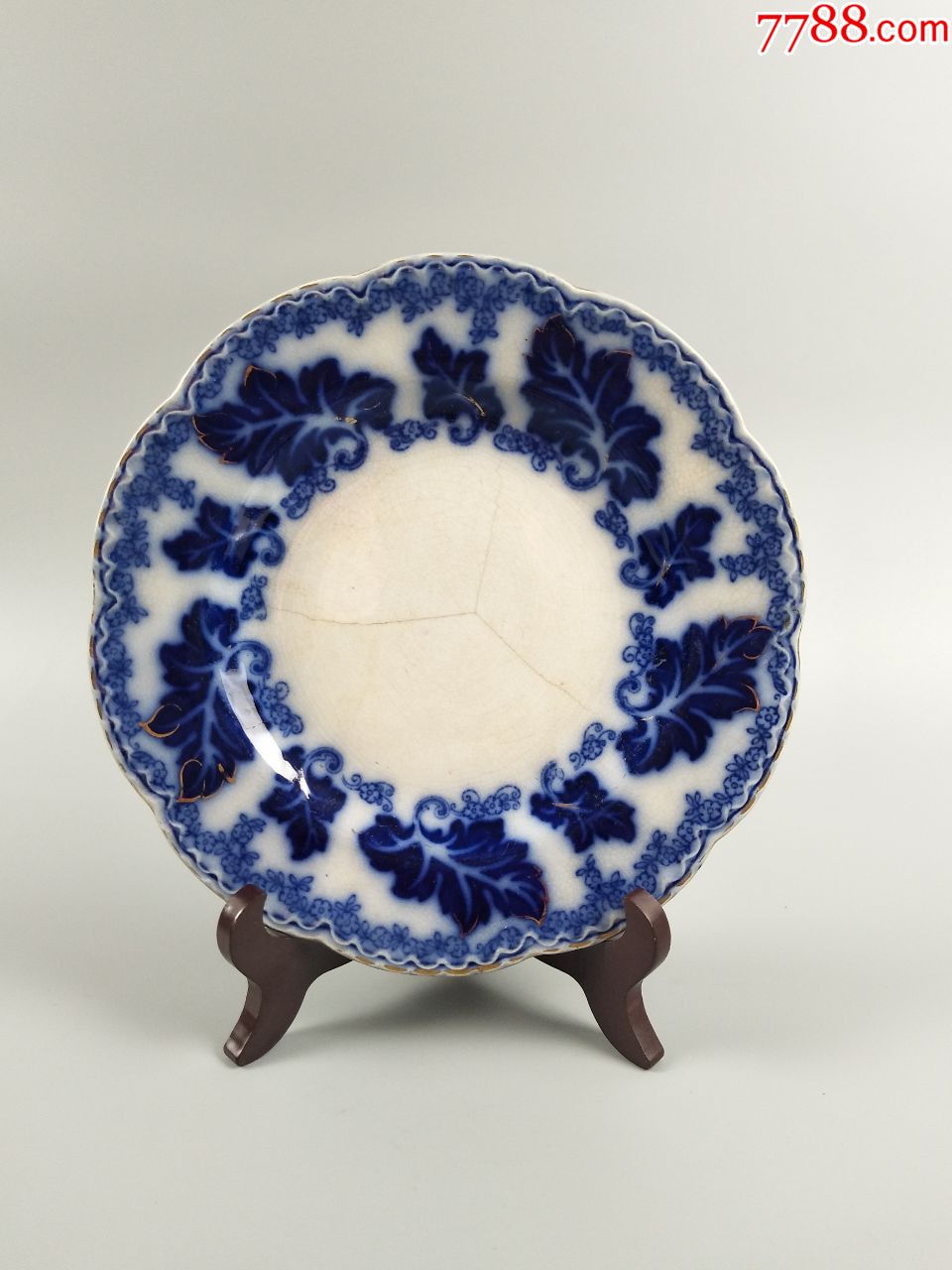 青花花卉葵口盘