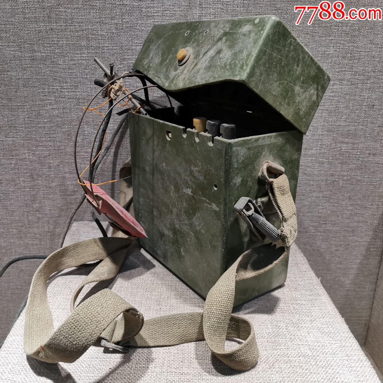 红色收藏文革时期老物件70年代*队退役的手摇战地电话真品