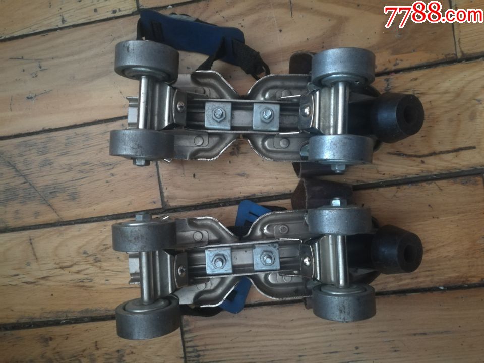 八十年代四轮旱冰鞋