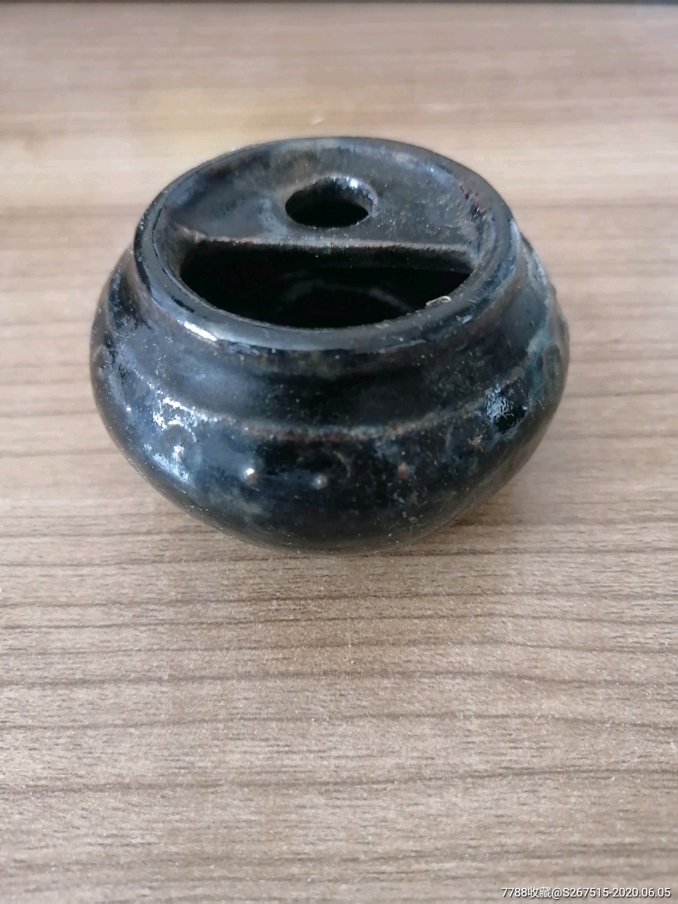 黑釉水盂腰身一圈鼓钉工小巧精致