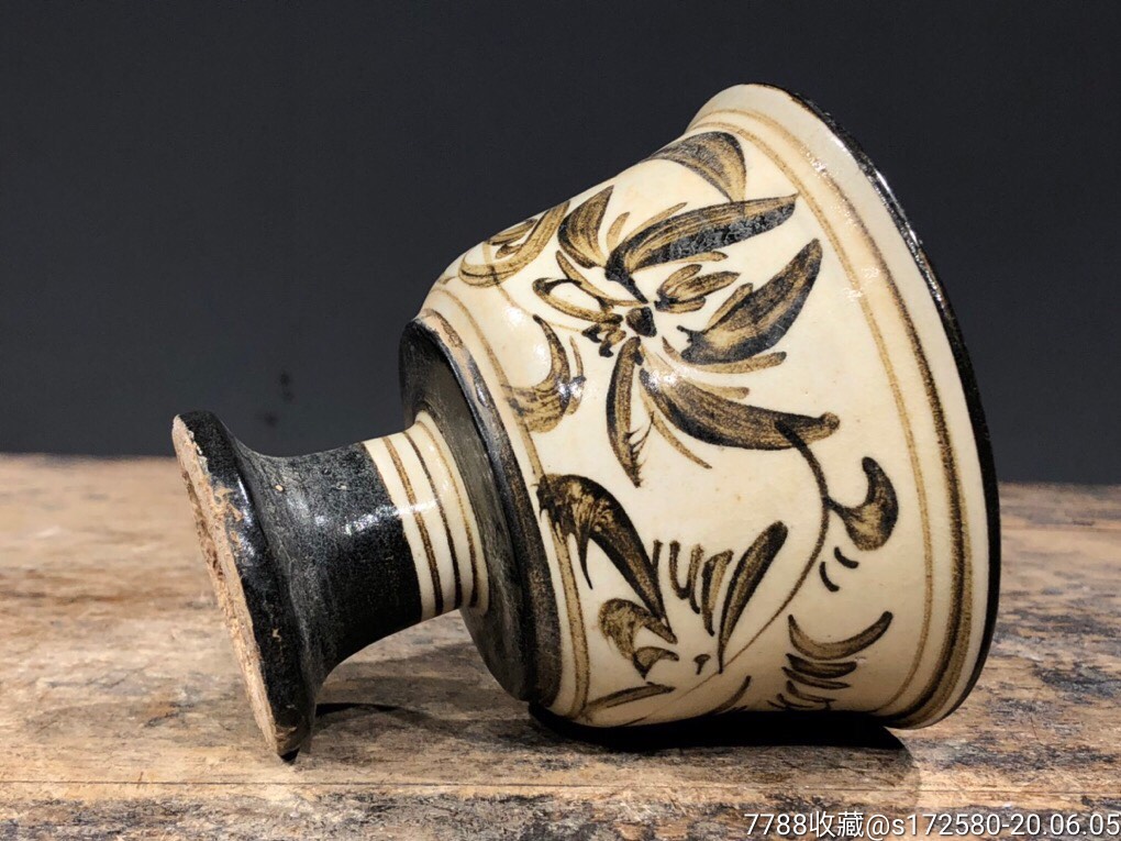 【磁州窑花卉高足杯】