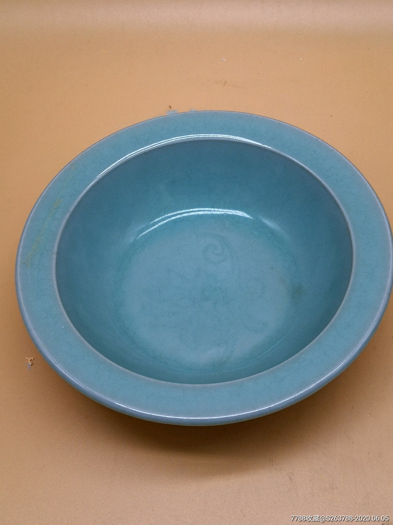 龙泉窑粉青印花盘_青瓷/秘色瓷_第1张_7788瓷器