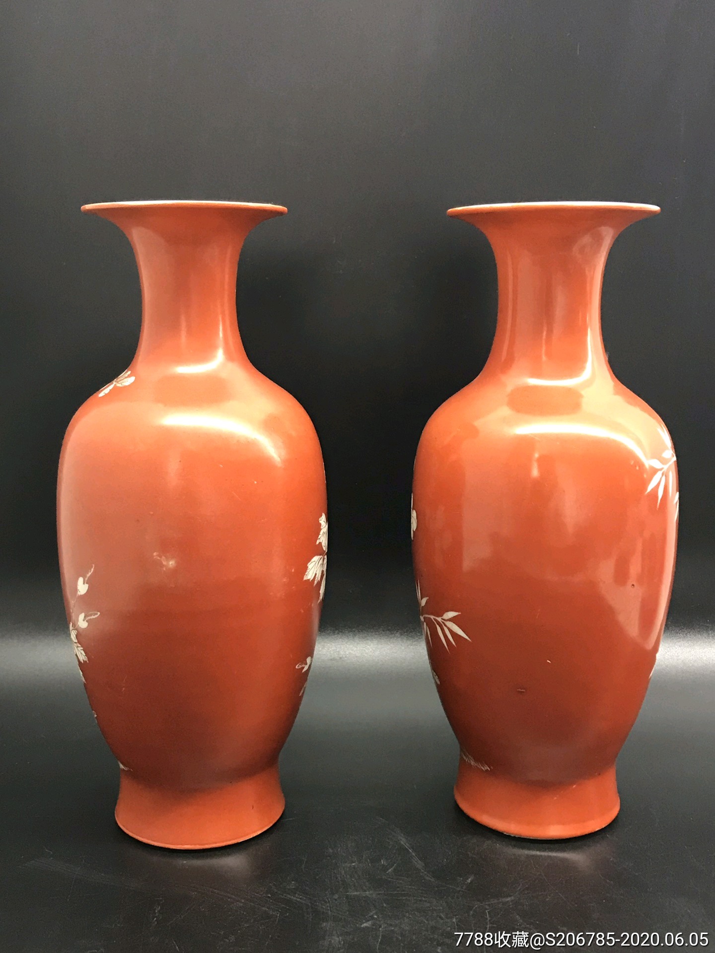 晚清民国珊瑚红留白对瓶