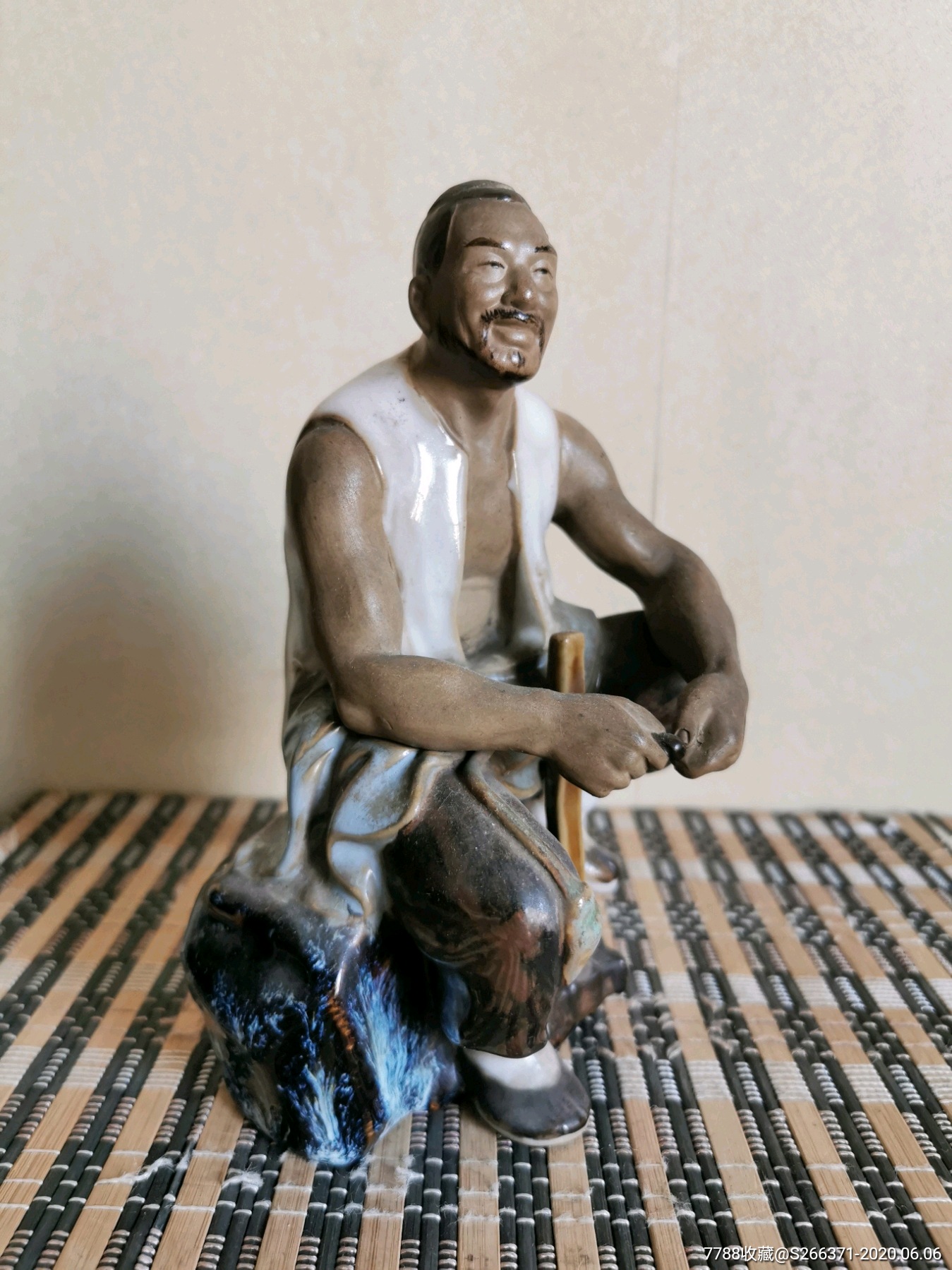 567石湾窑瓷塑"持锤汉子"