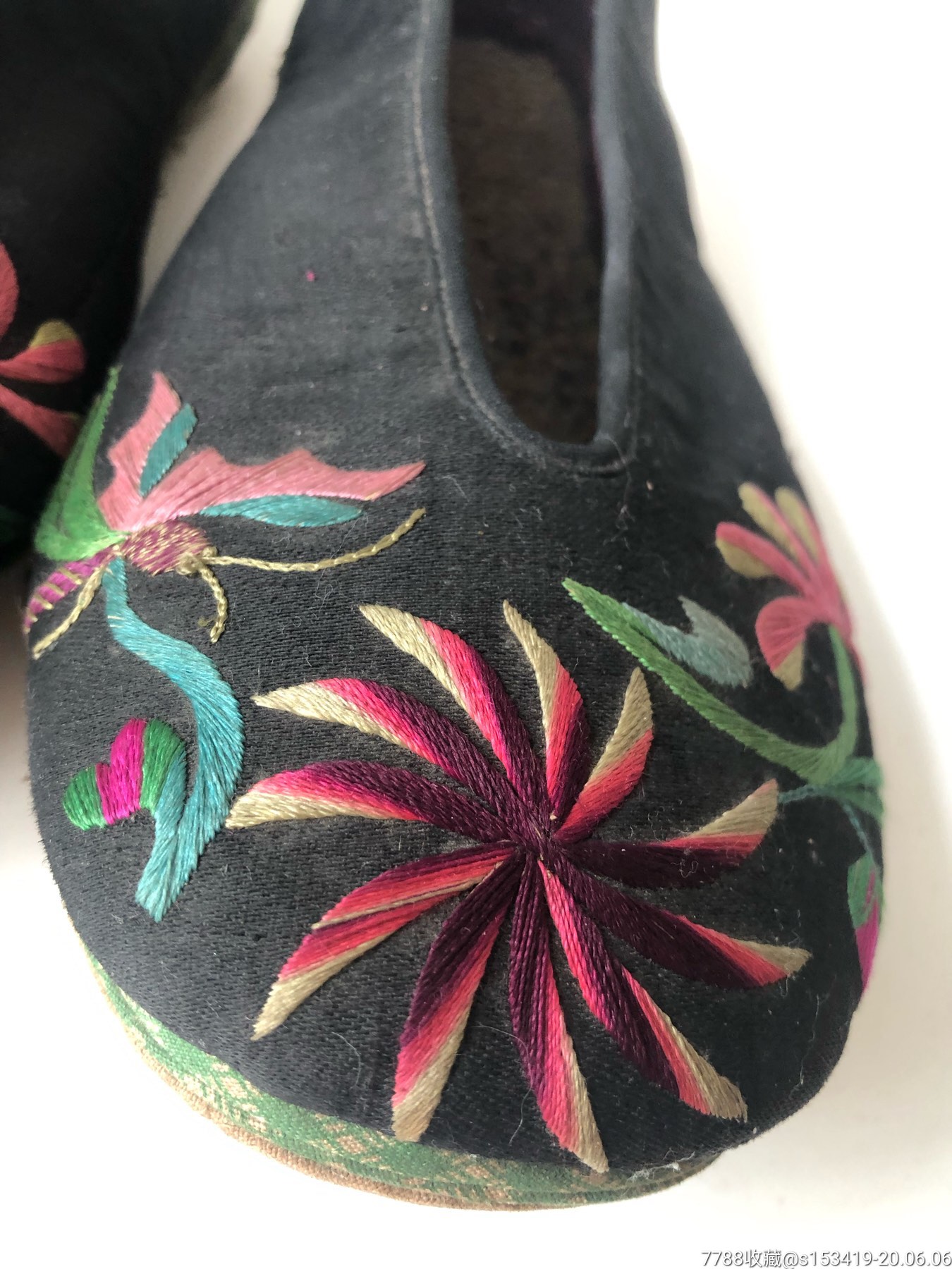 六七十年代一双绣花鞋千层底手工绣花