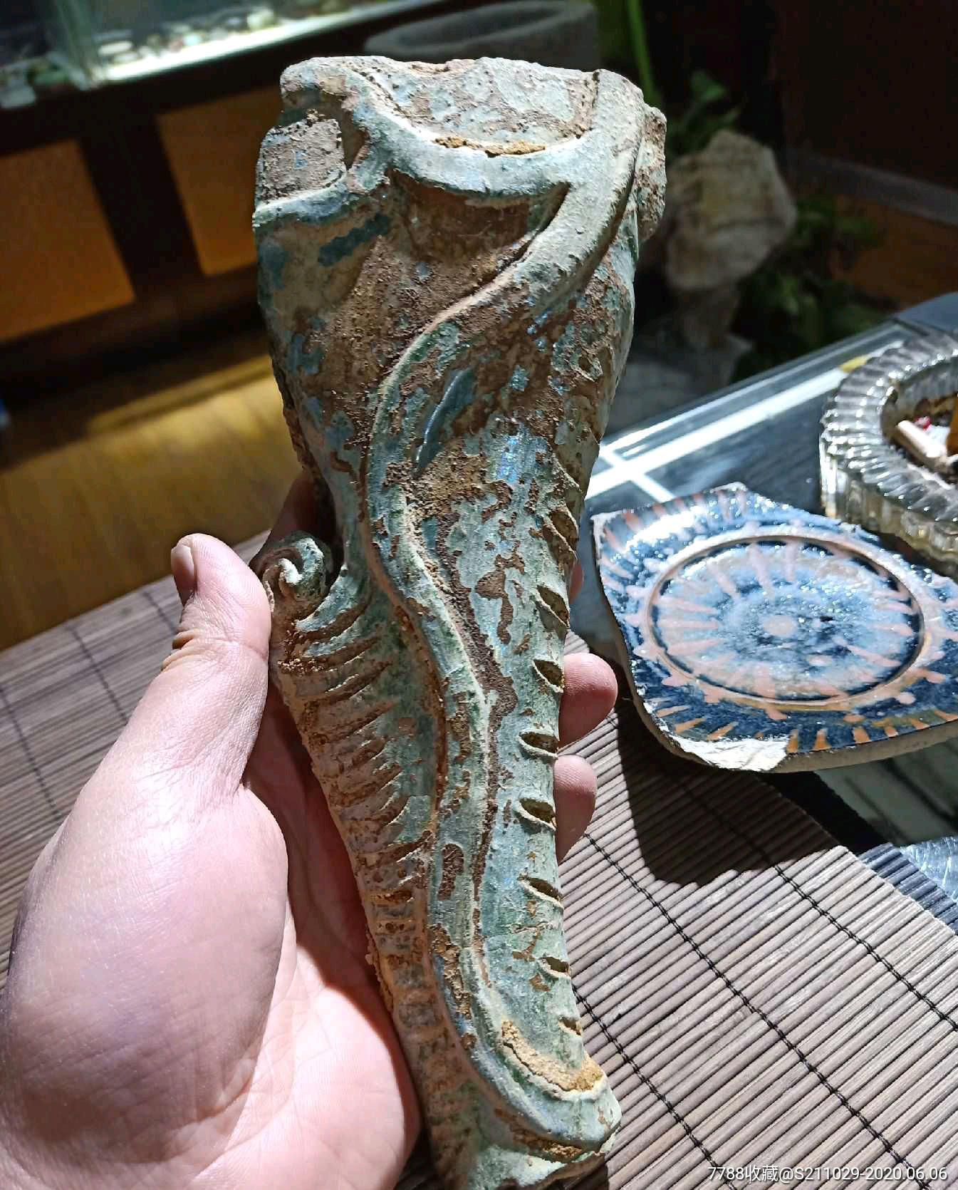 地方特产龙琉璃瓦