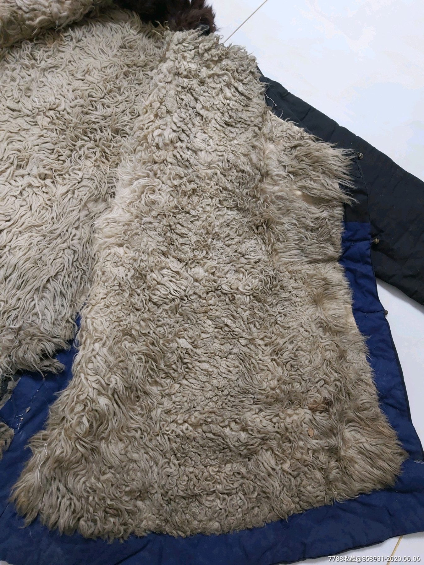 民国羊皮大袄"5个清代铜纽扣"