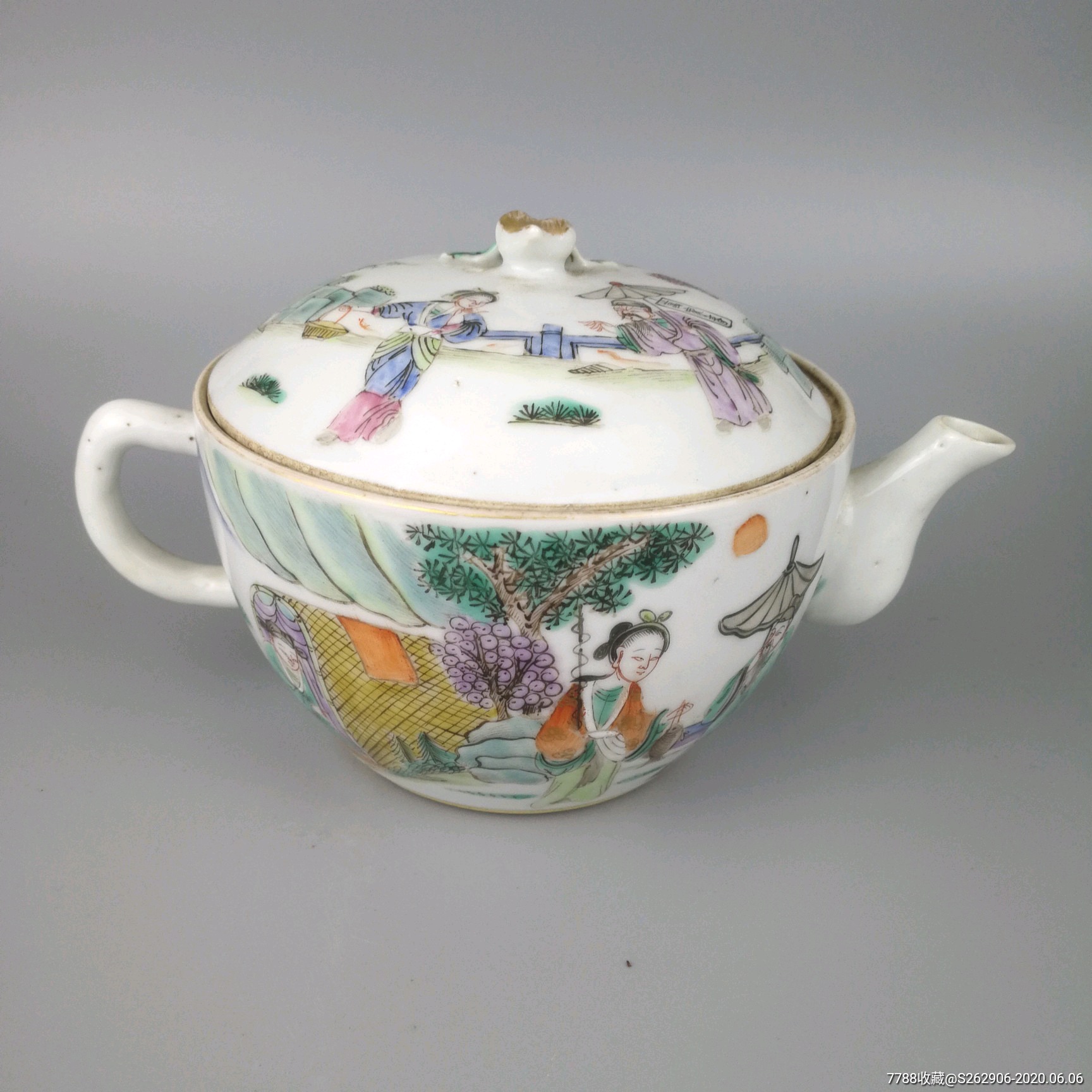 晚清同治粉彩人物图小参壶