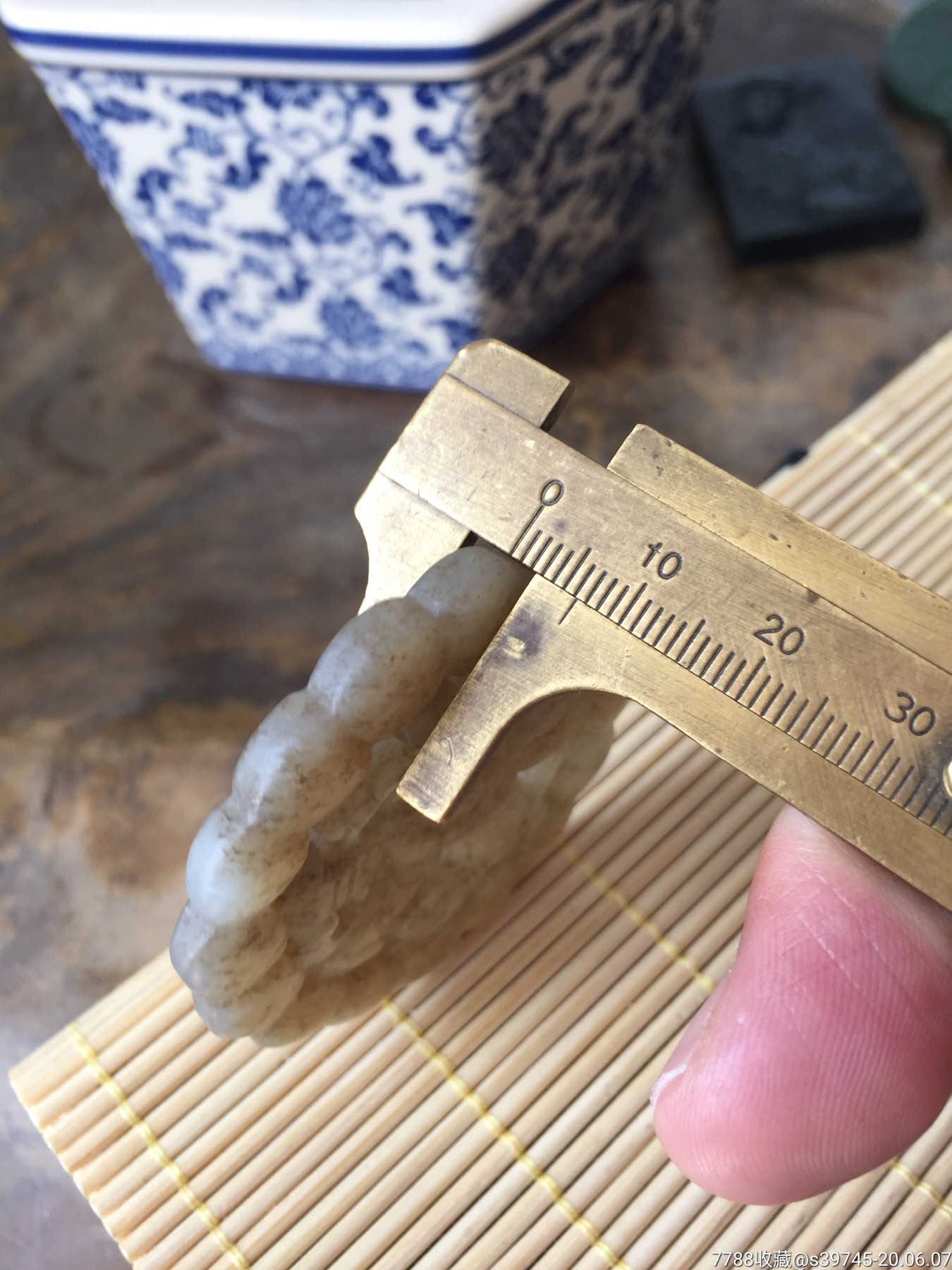 蒙古青花玉雕刻如意童子