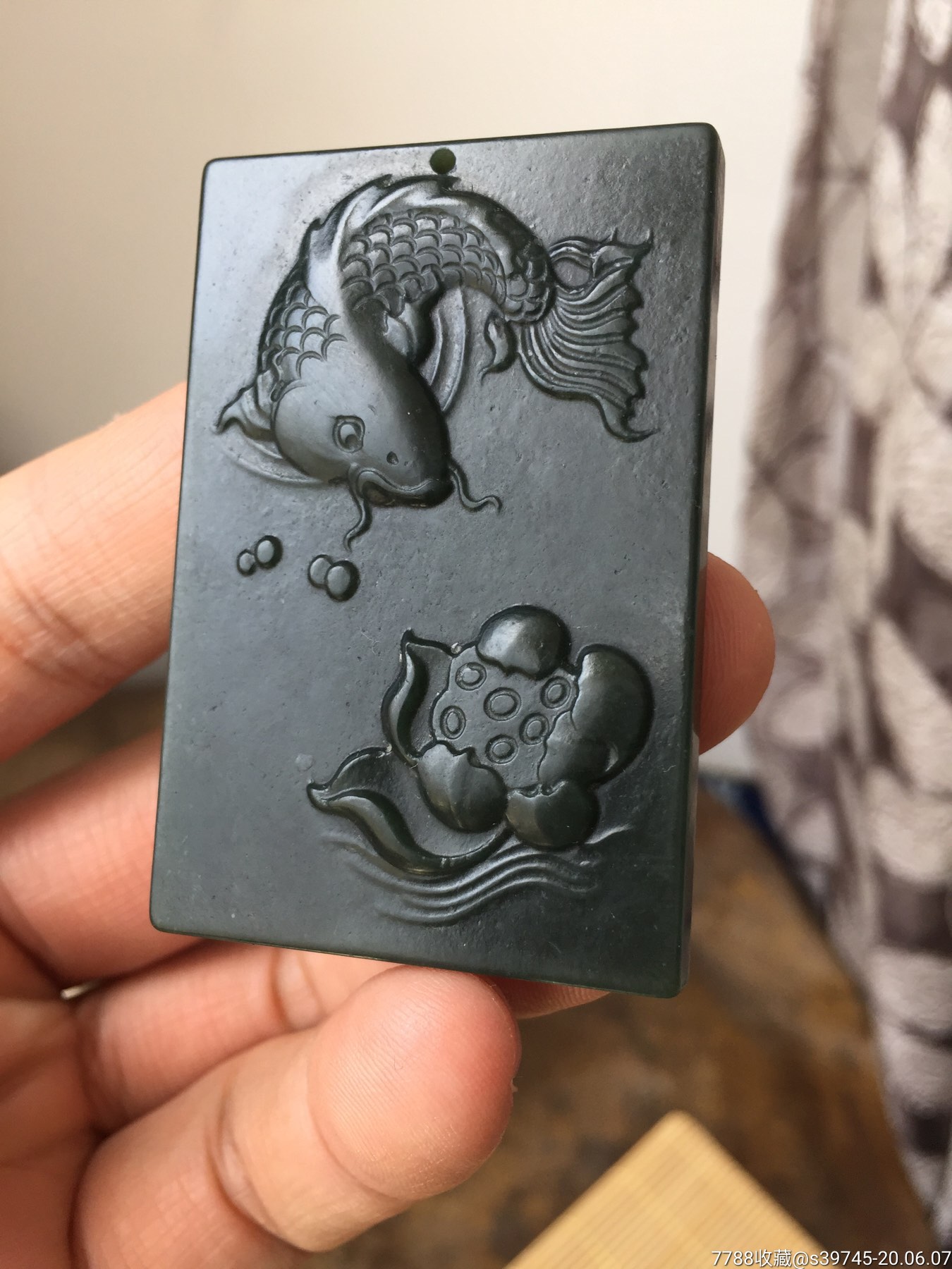 蒙古墨玉雕刻鱼戏莲玉佩