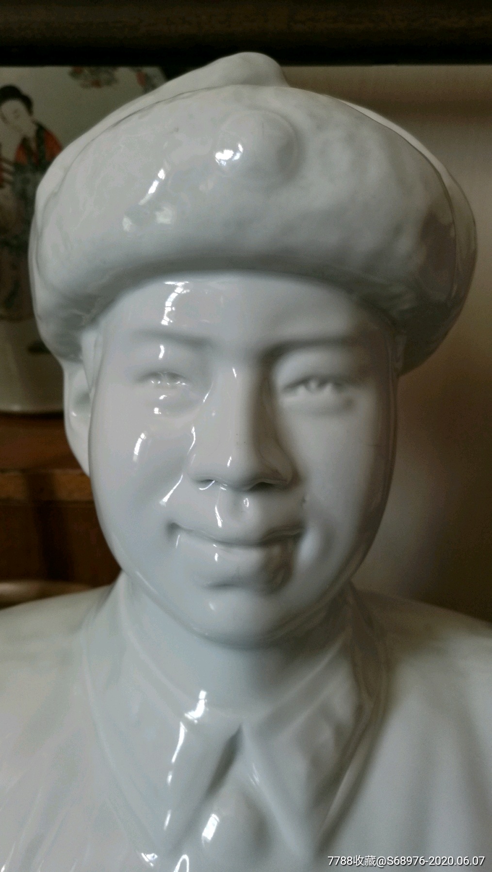 文革前期60年代雷锋瓷像,高44cm,底款:一美,此像非常稀少,值得收藏