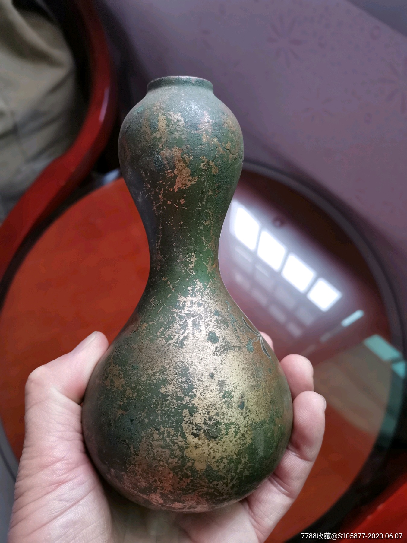 几十年的葫芦型铜花瓶