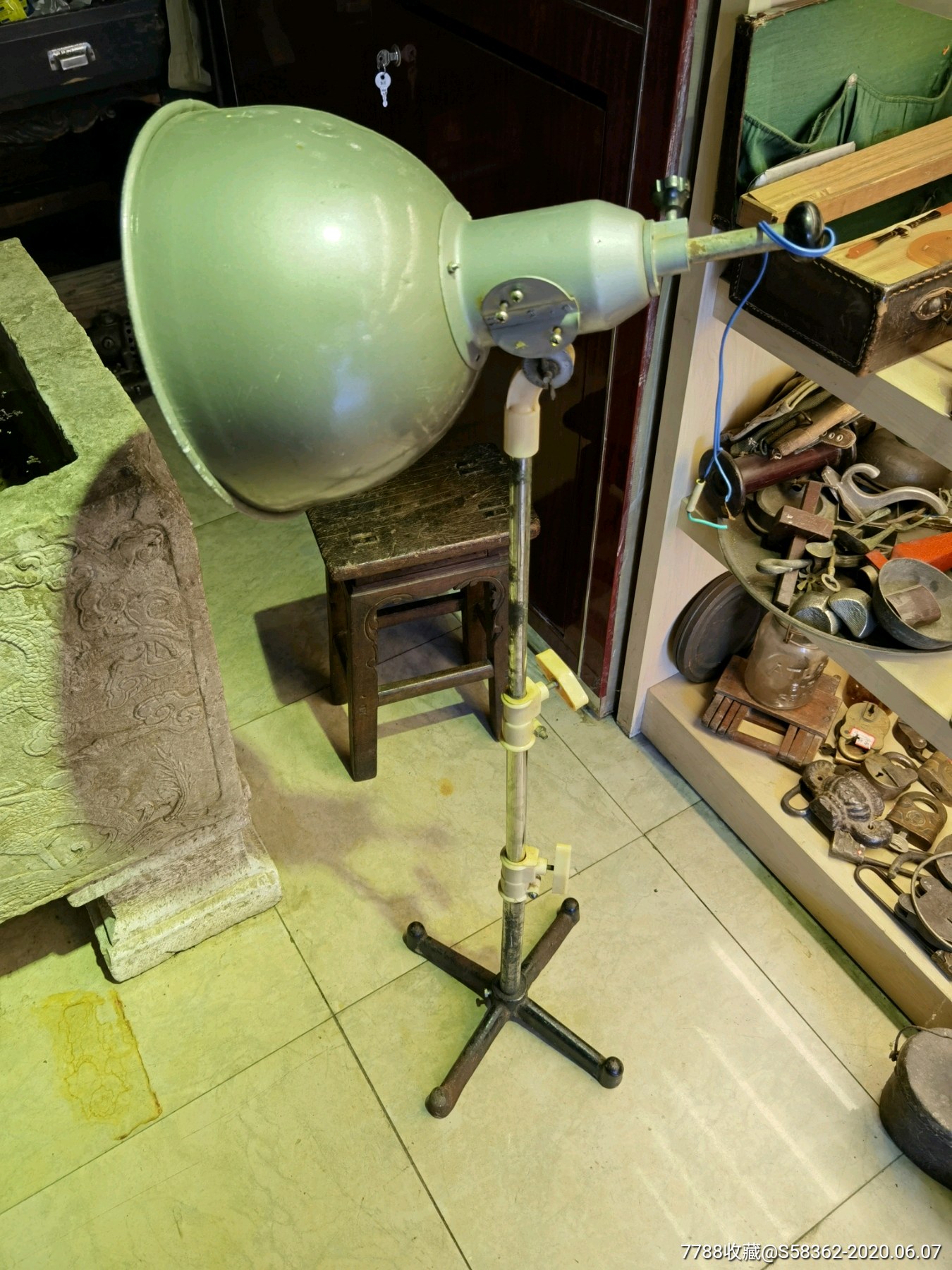 民国或建国初老相馆使用的照明摄影灯,落地射灯