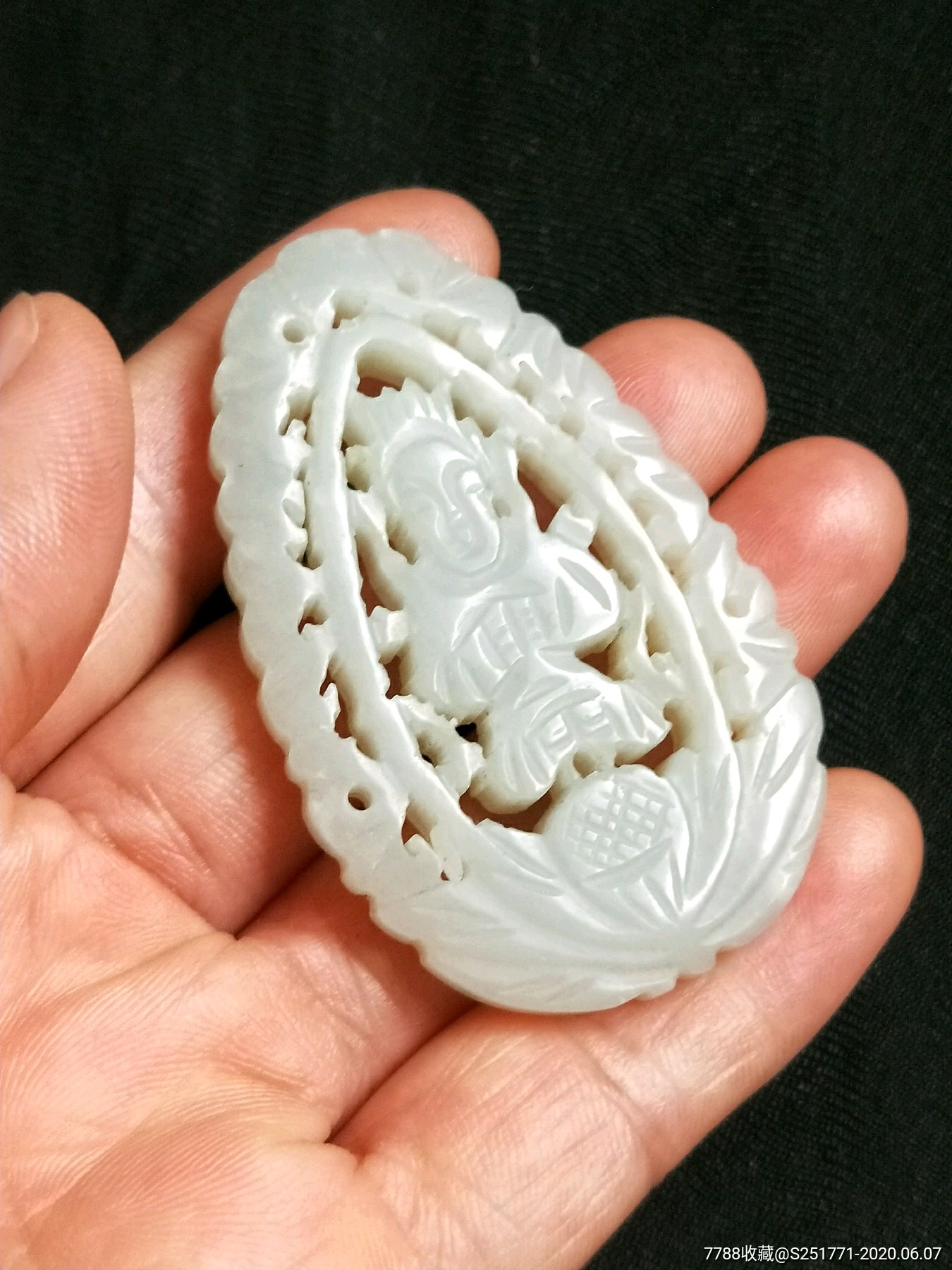 明代和田玉神人纹玉佩