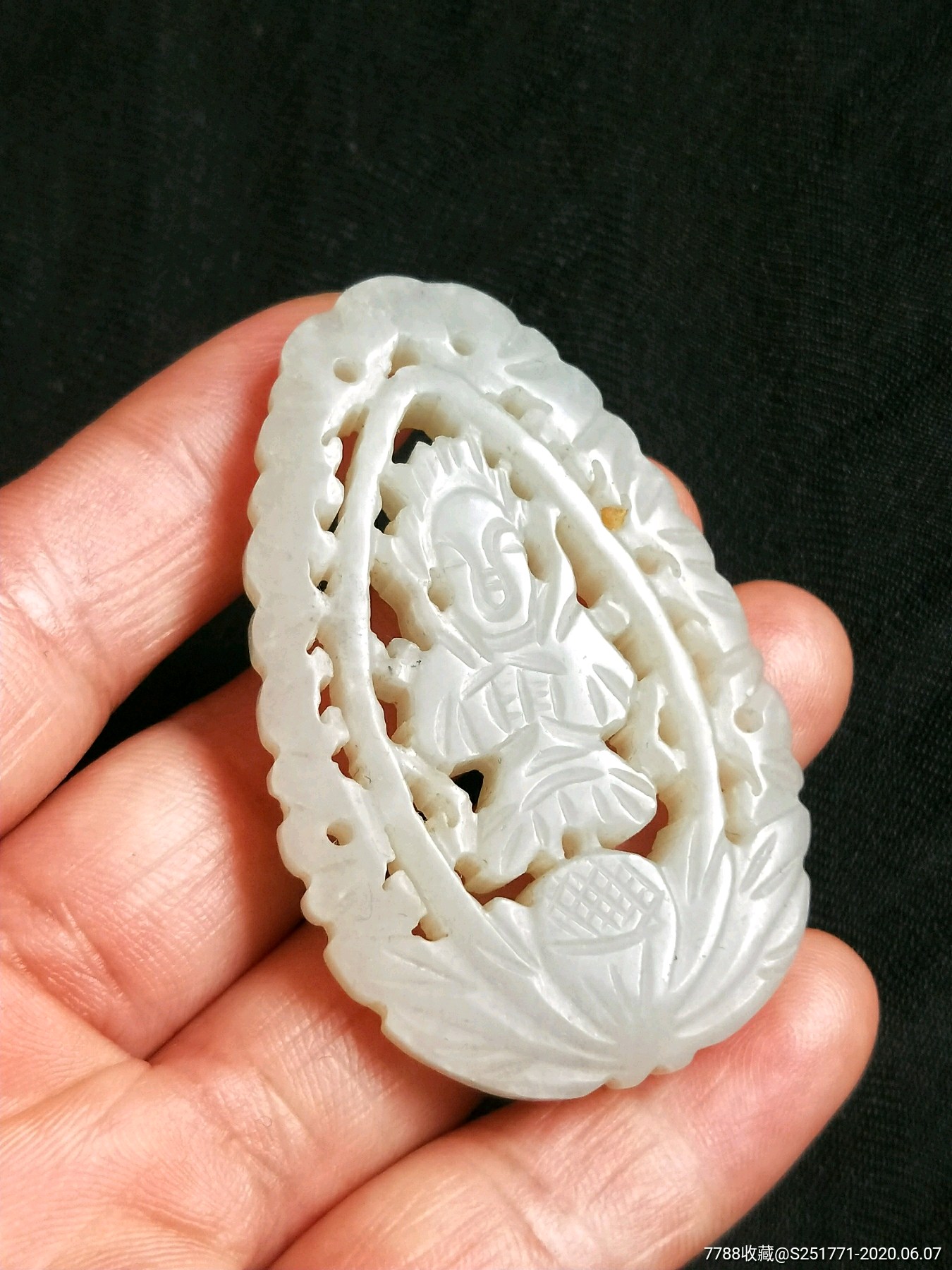 明代和田玉神人纹玉佩