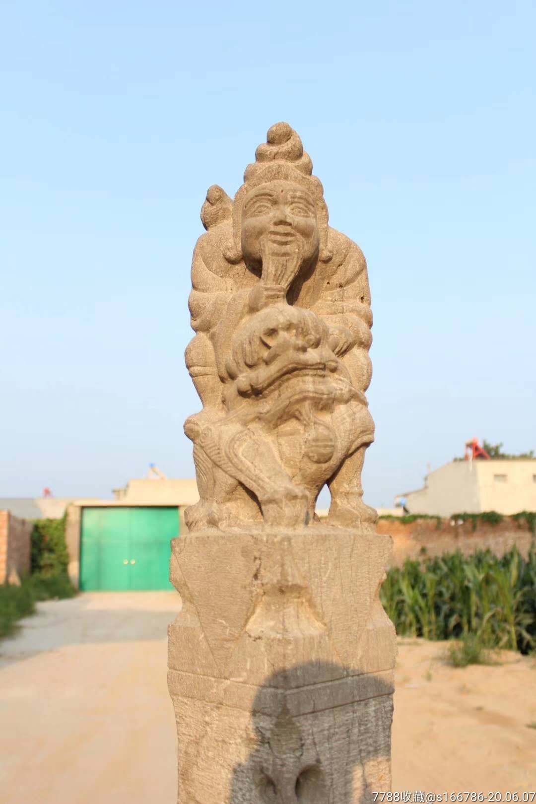 胡人骑狮,拴马桩,高150公分,15公分见方,青石.