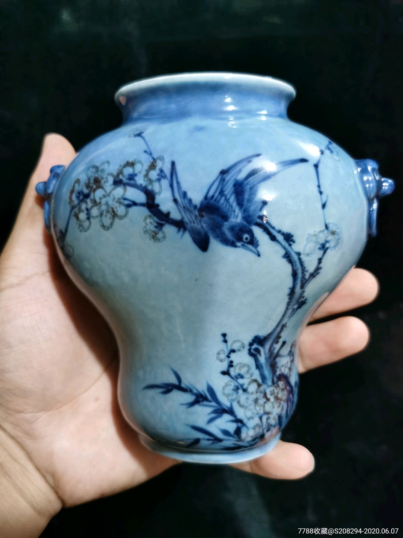 青蓝釉青花喜上眉梢图纹兽衔环耳壁瓶