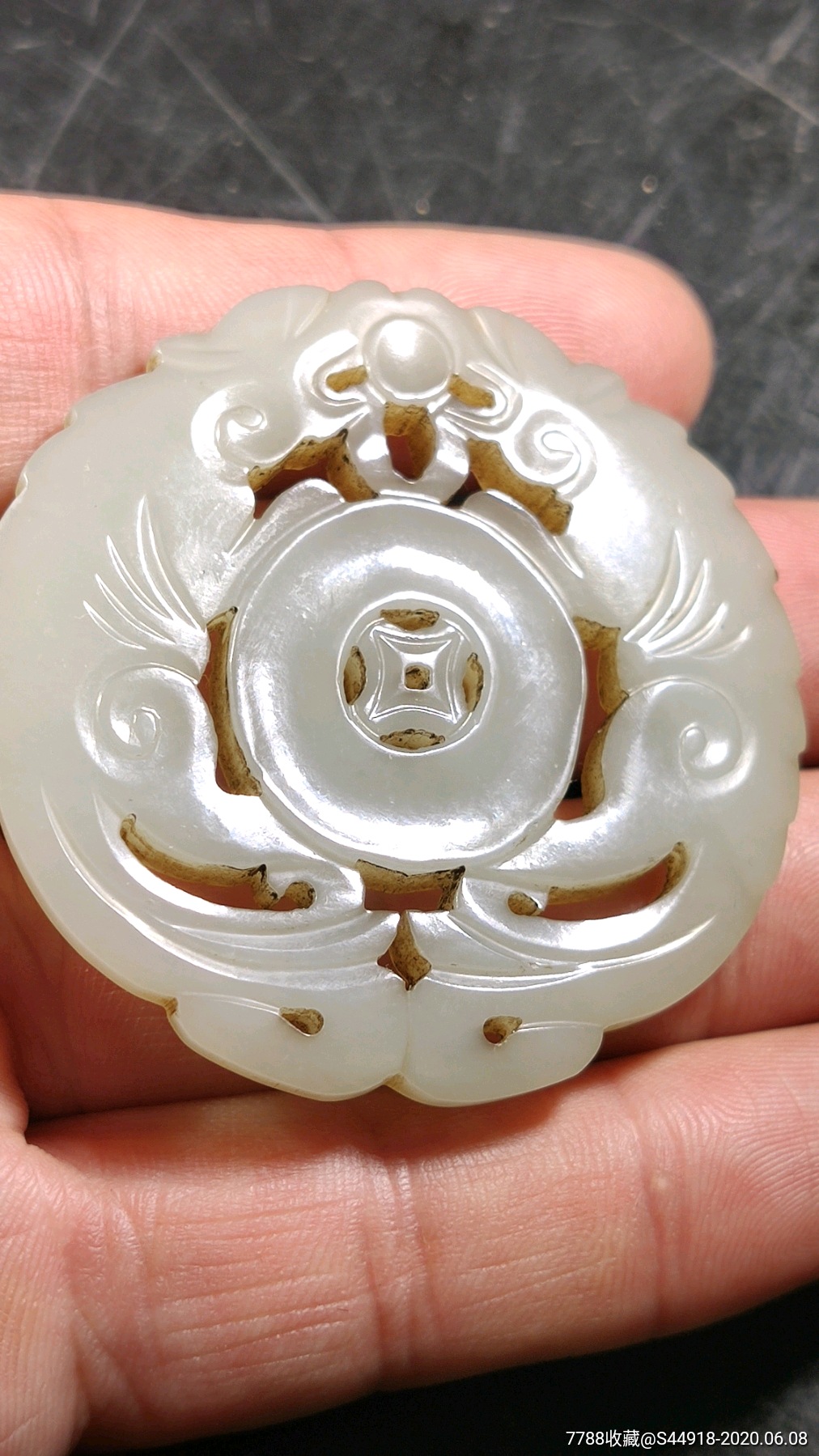 清代和田玉双龙戏珠老玉佩(一口价)清代和田玉双龙戏珠老玉佩(一口价)