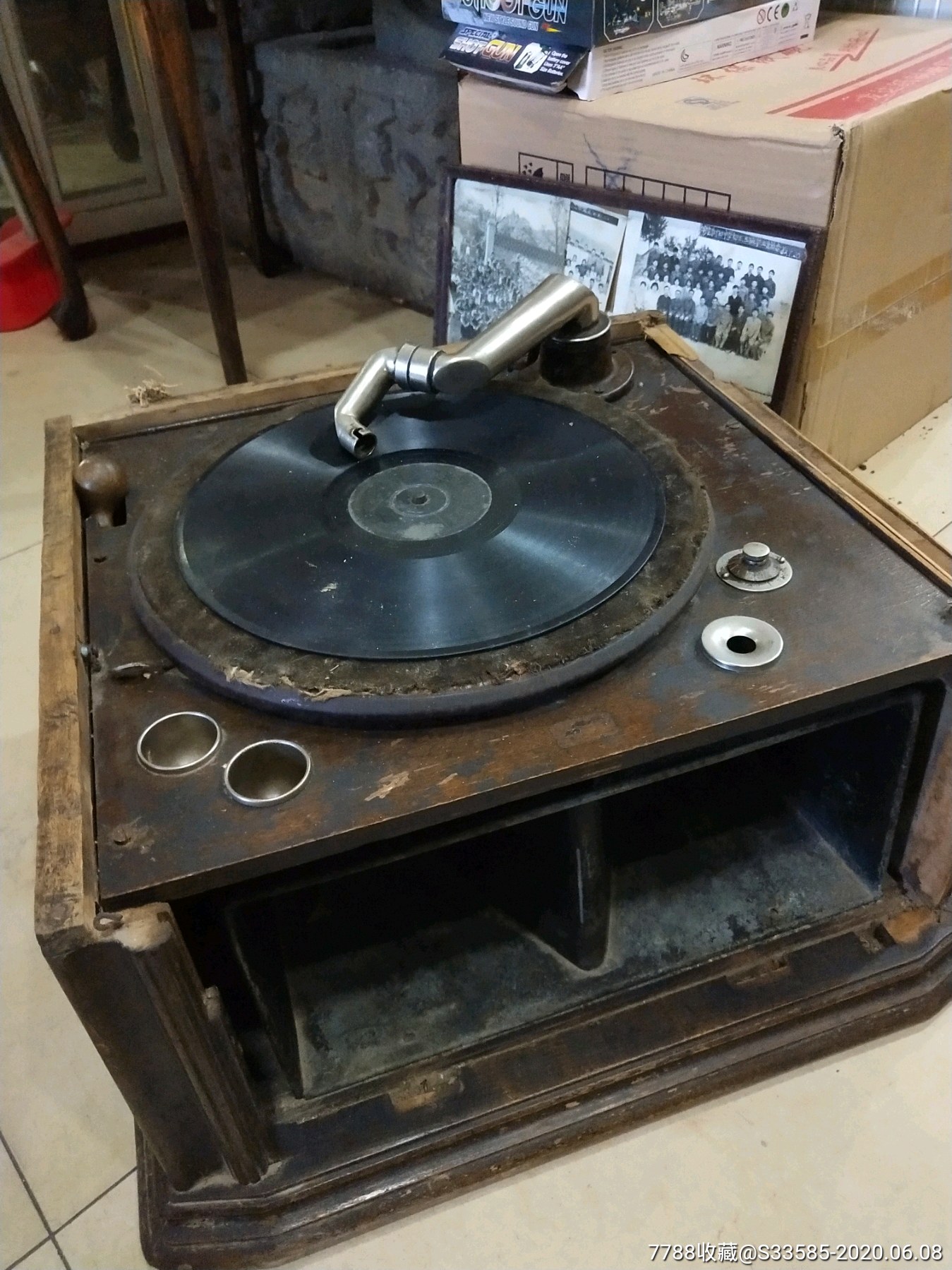 老的唱机一个