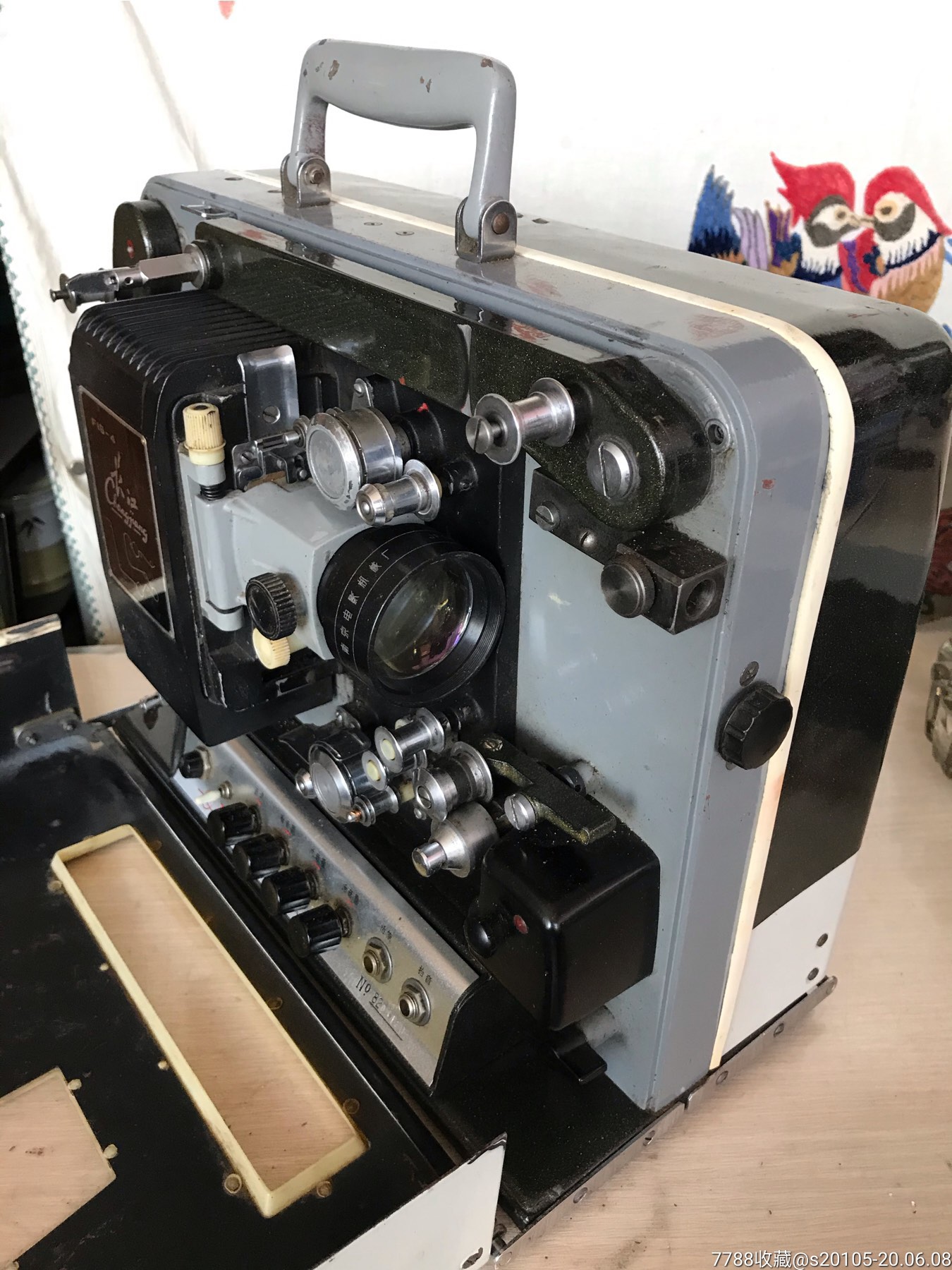 10台全新16毫米电影机图片