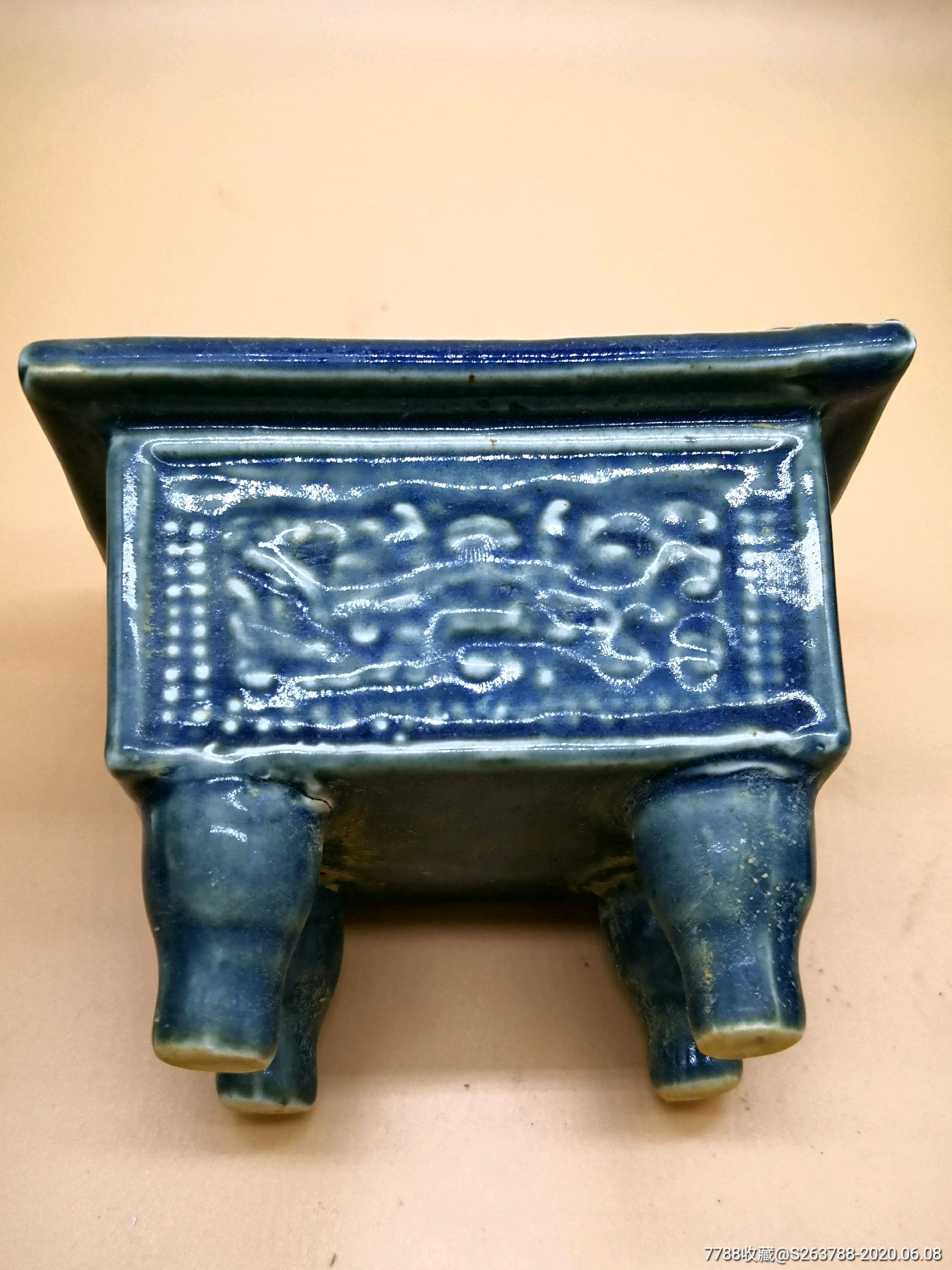 明代蓝釉四方鼎炉