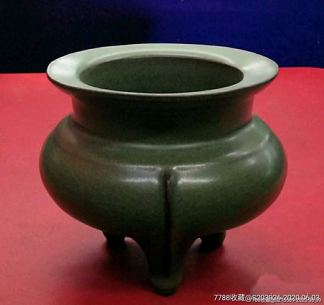 宋代龙泉窑鬲式香炉