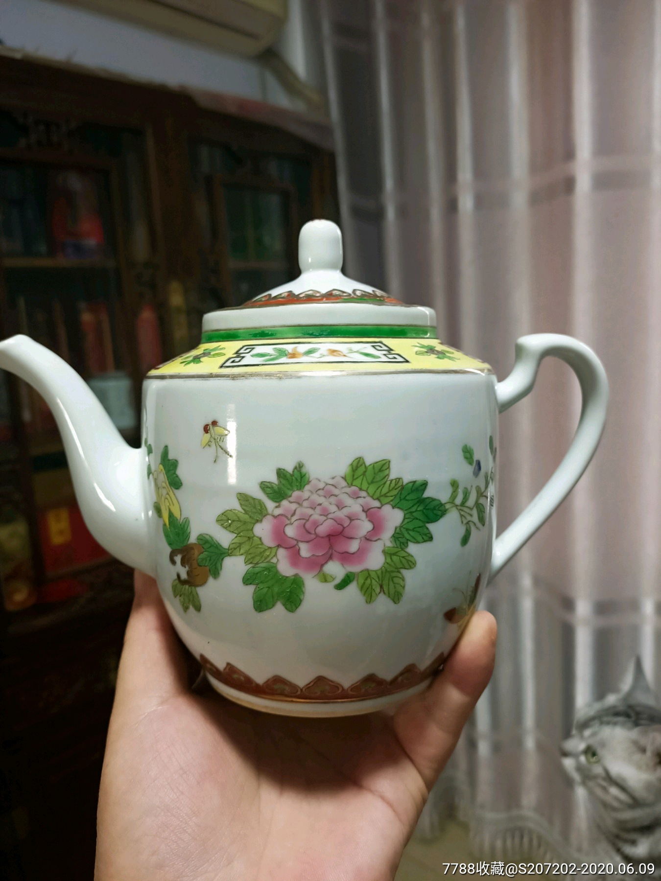 古玩瓷器建国后创汇时期花卉石榴硬粉彩茶壶全品,盖子里面有点飞皮
