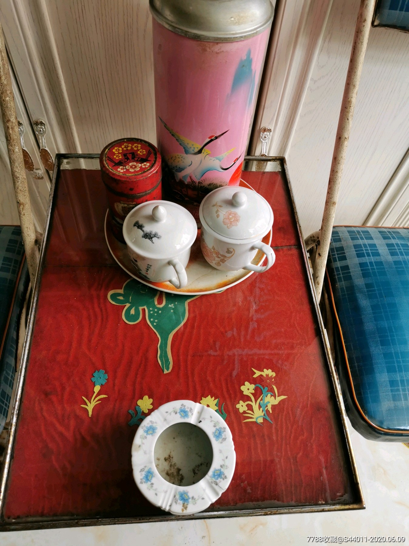 七八十年代玻璃茶几,铁管折叠椅,老记忆老物件收藏