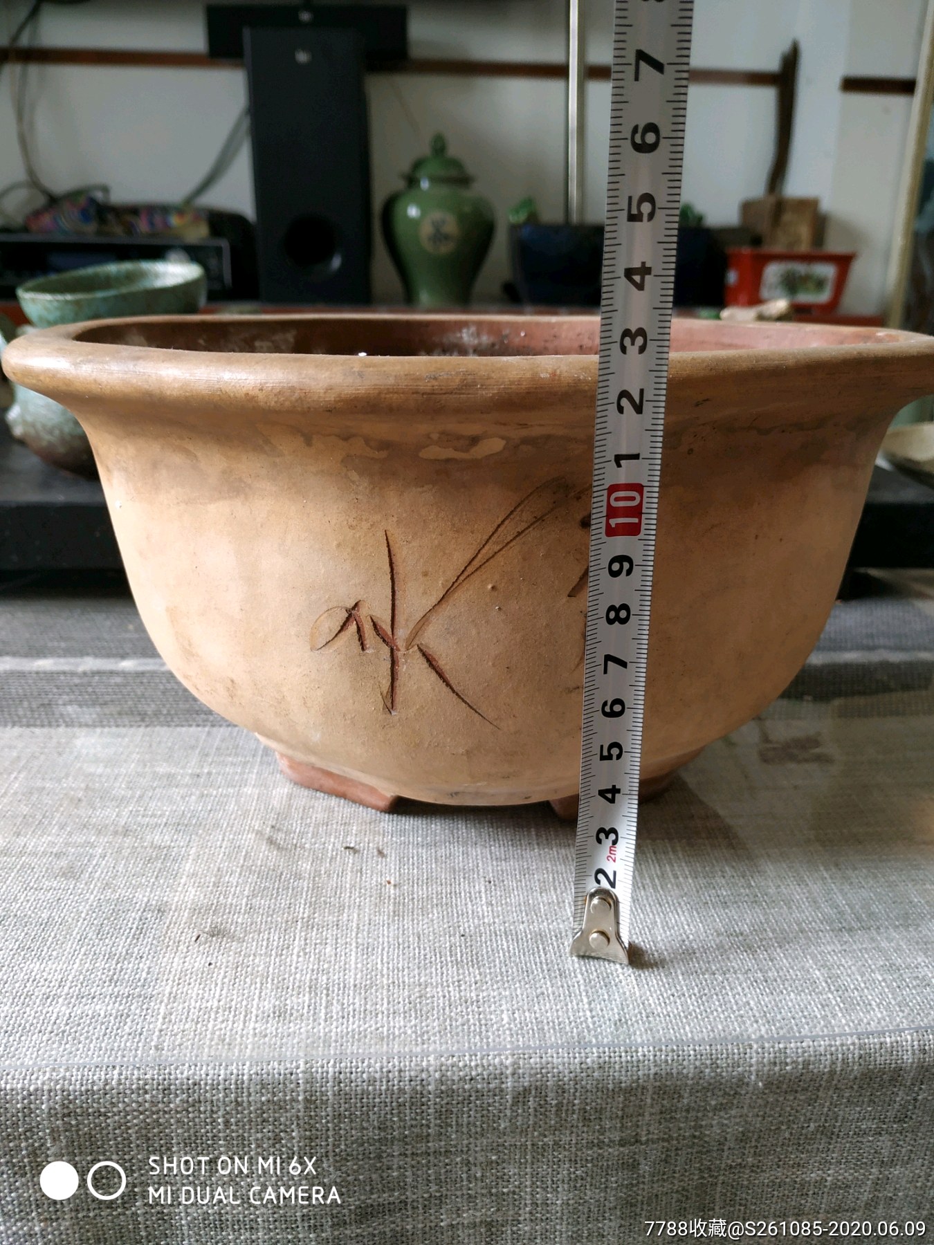 70年代紫砂段泥老花盆荷叶型,段泥手工刻绘四足荷叶型,外口23cm