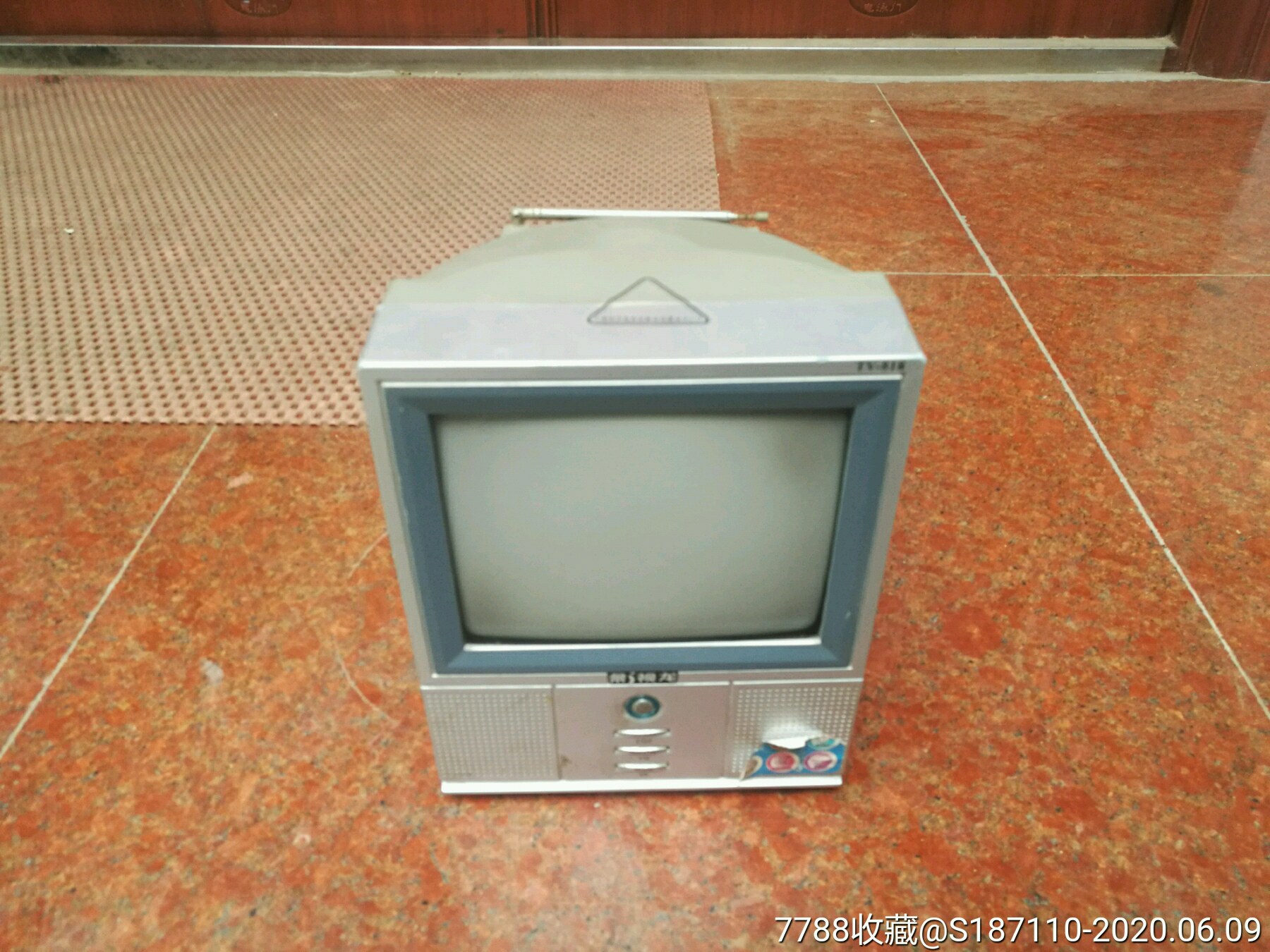 影视龙牌黑白电视机