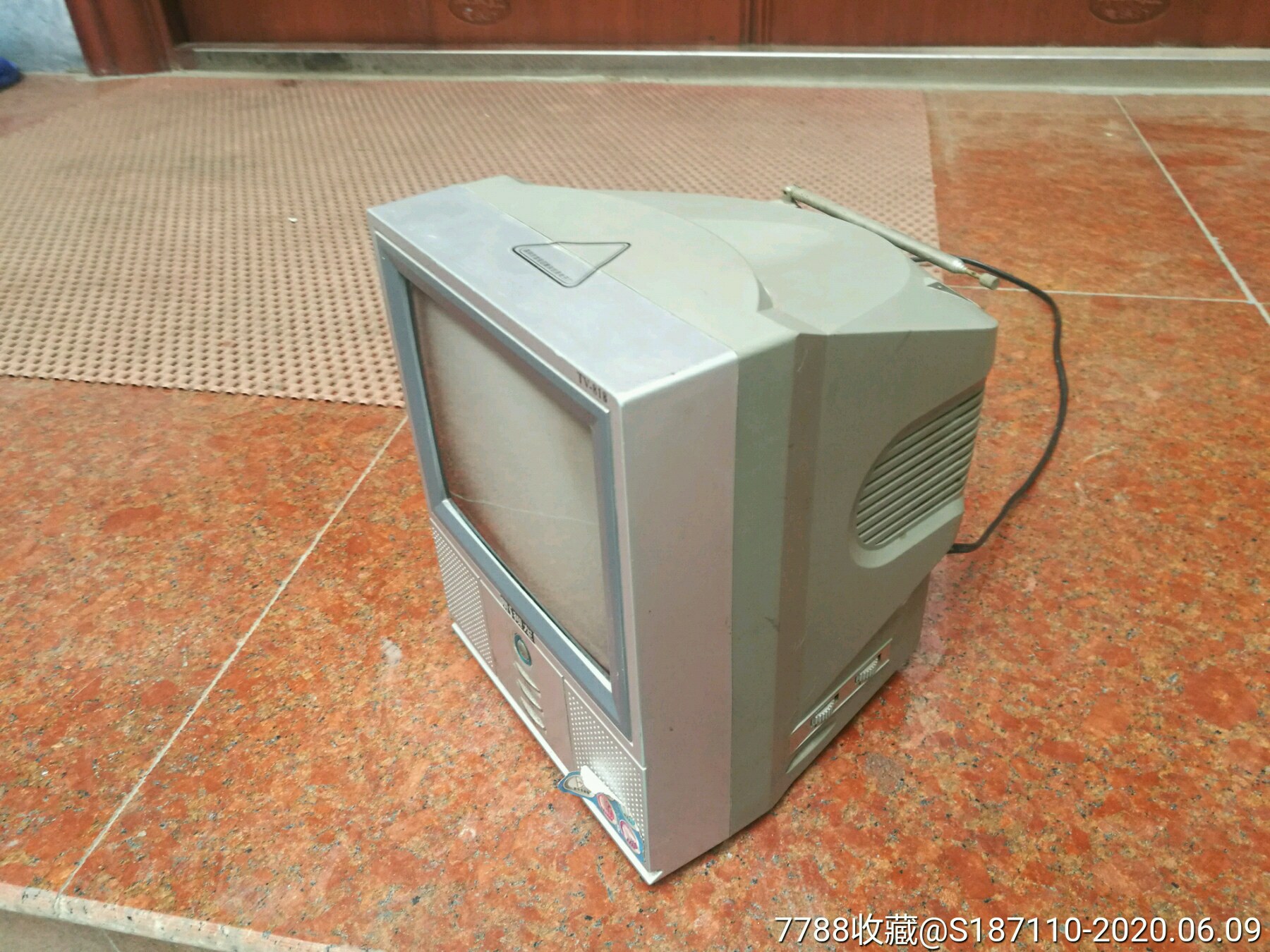 影视龙牌黑白电视机