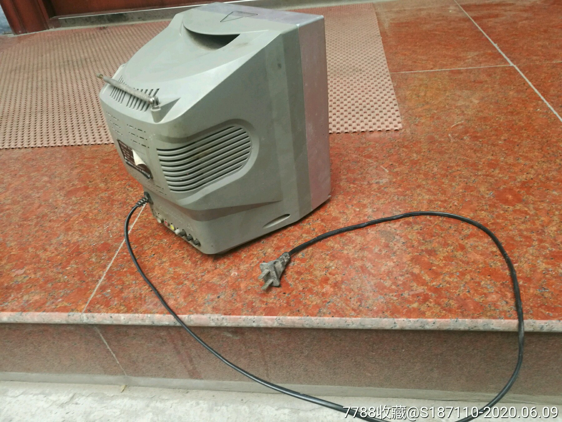 影视龙牌黑白电视机